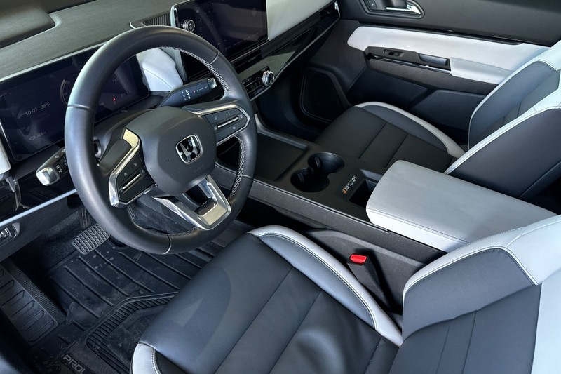Honda Prologue Vehicle Full-screen Gallery Image 11