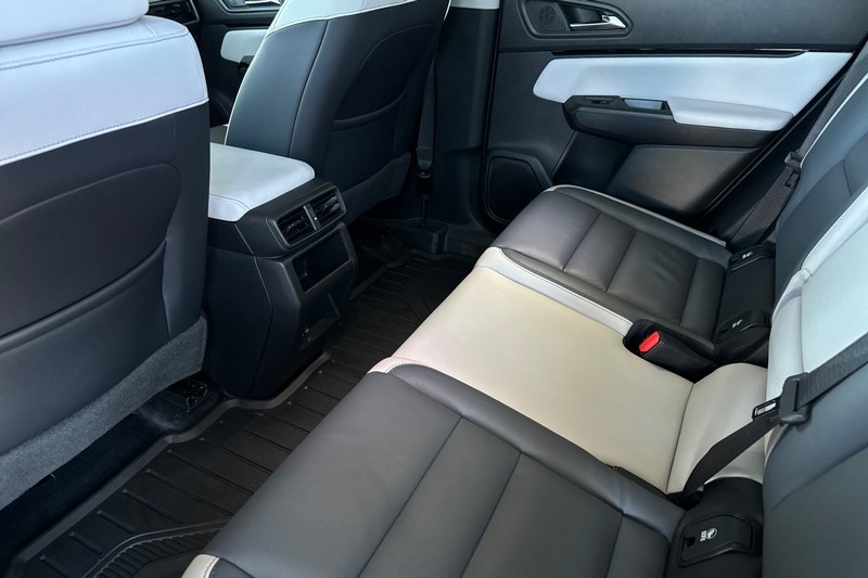 Honda Prologue Vehicle Full-screen Gallery Image 13