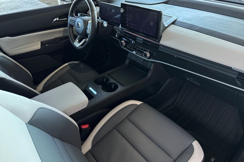 Honda Prologue Vehicle Full-screen Gallery Image 16