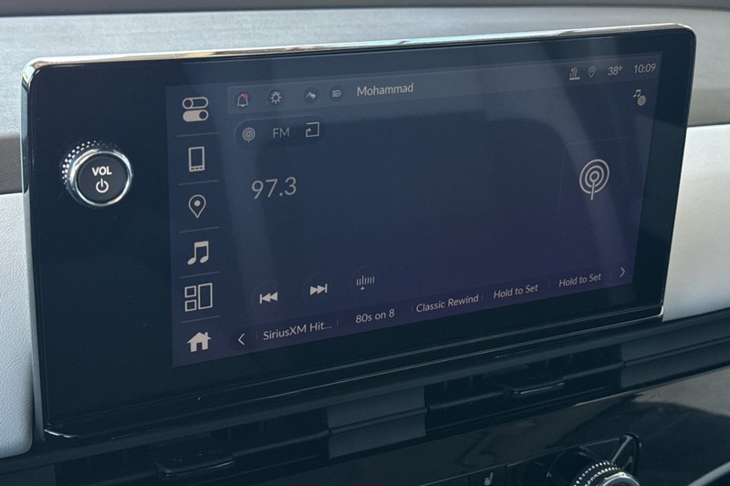 Honda Prologue Vehicle Full-screen Gallery Image 17