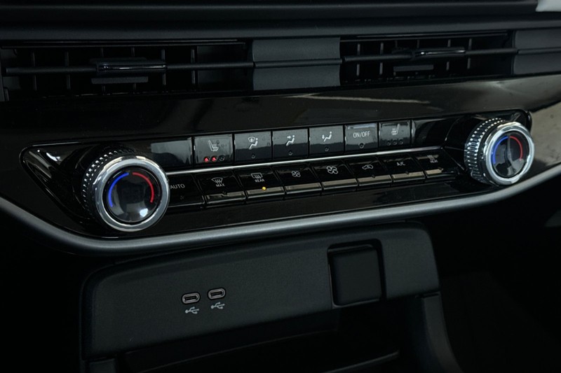 Honda Prologue Vehicle Full-screen Gallery Image 19