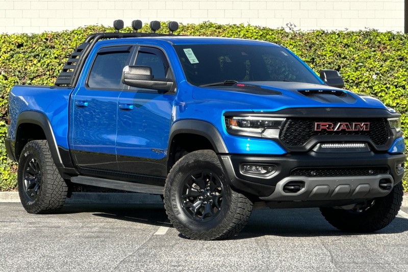 Ram 1500 Vehicle Full-screen Gallery Image 02
