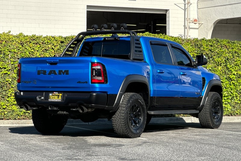 Ram 1500 Vehicle Full-screen Gallery Image 04