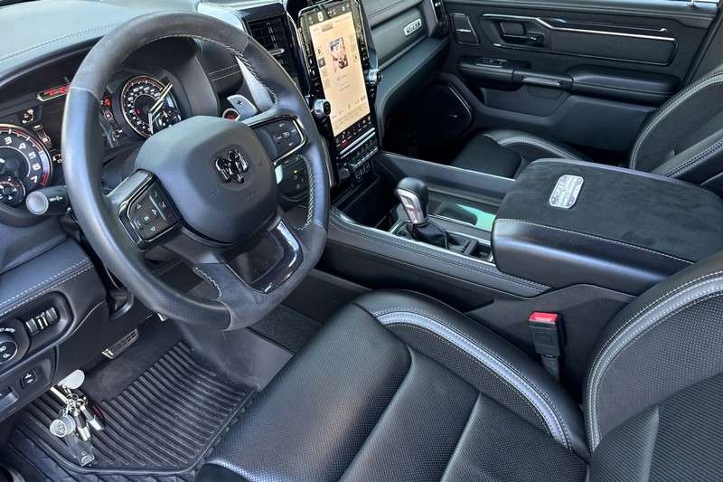 Ram 1500 Vehicle Full-screen Gallery Image 11