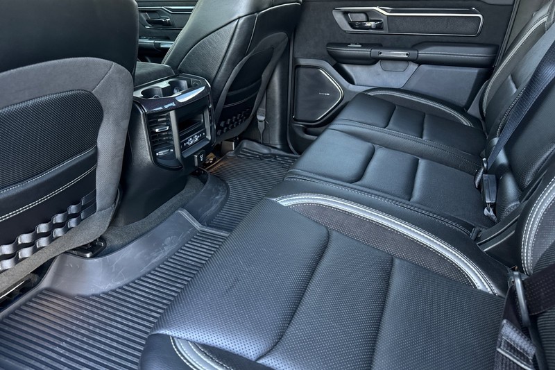 Ram 1500 Vehicle Full-screen Gallery Image 13