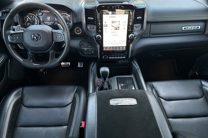 Ram 1500 Vehicle Full-screen Gallery Image 14