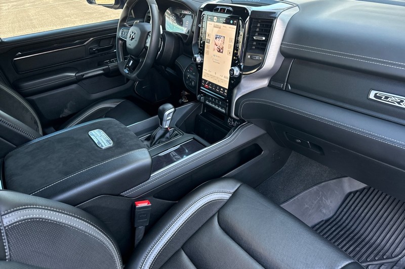 Ram 1500 Vehicle Full-screen Gallery Image 16