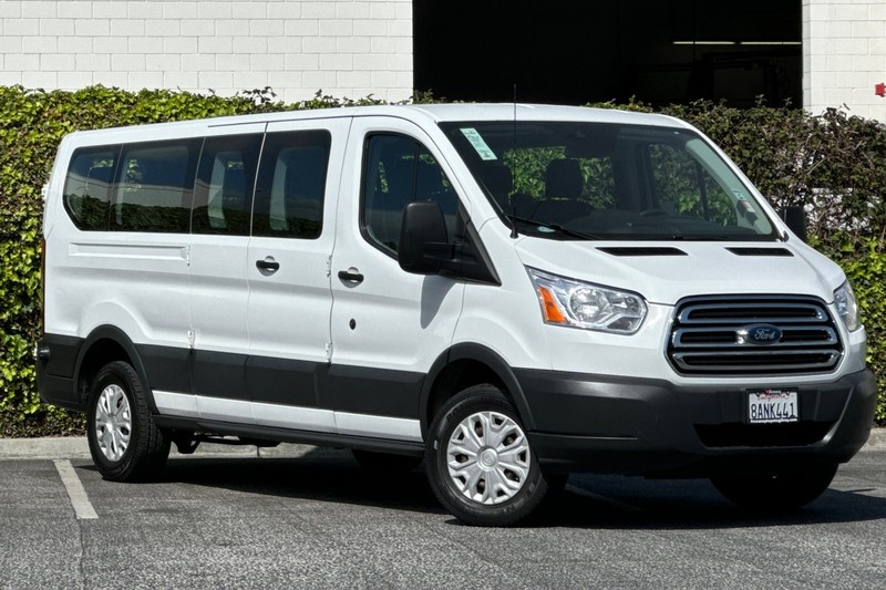 Ford Transit Passenger Wagon Vehicle Full-screen Gallery Image 02