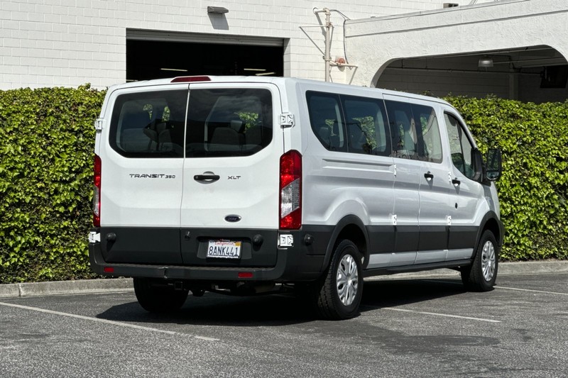 Ford Transit Passenger Wagon Vehicle Full-screen Gallery Image 04