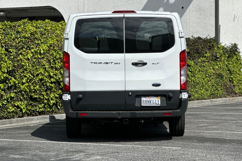 Ford Transit Passenger Wagon Vehicle Full-screen Gallery Image 05