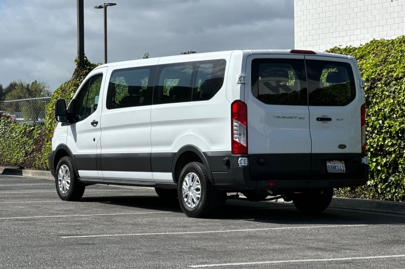 Ford Transit Passenger Wagon Vehicle Full-screen Gallery Image 06