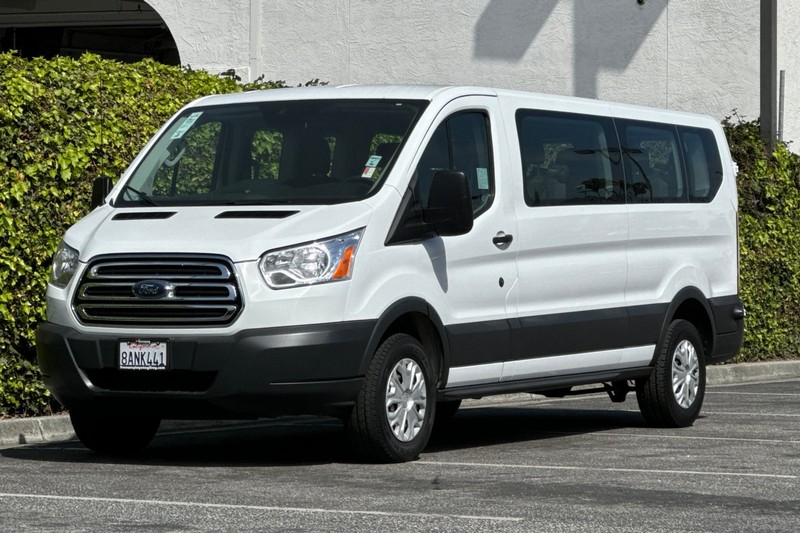 Ford Transit Passenger Wagon Vehicle Full-screen Gallery Image 09