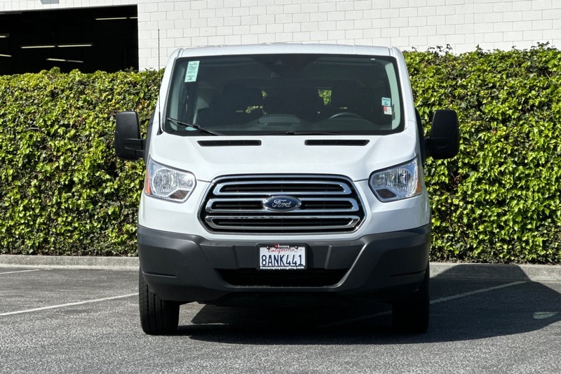 Ford Transit Passenger Wagon Vehicle Full-screen Gallery Image 10