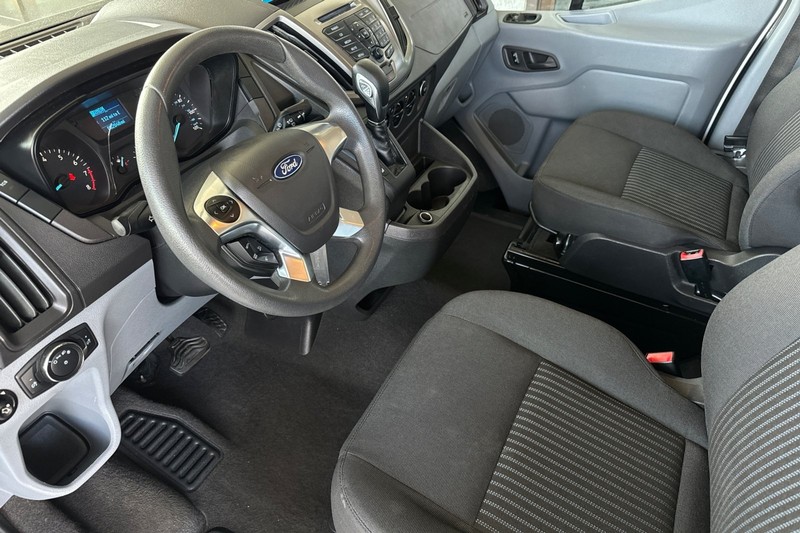 Ford Transit Passenger Wagon Vehicle Full-screen Gallery Image 11