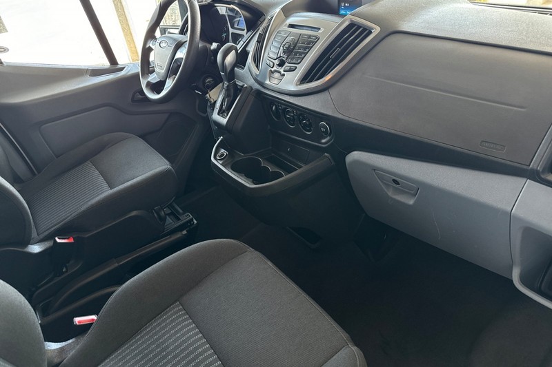 Ford Transit Passenger Wagon Vehicle Full-screen Gallery Image 17