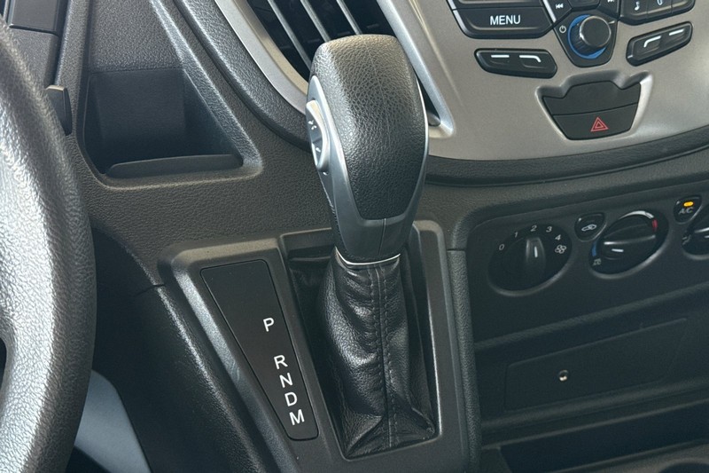 Ford Transit Passenger Wagon Vehicle Full-screen Gallery Image 21
