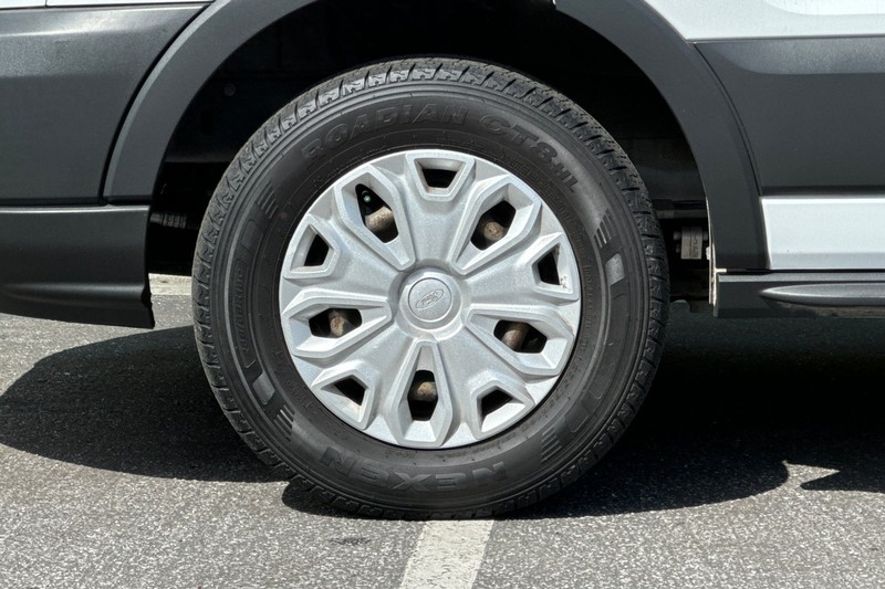 Ford Transit Passenger Wagon Vehicle Full-screen Gallery Image 24