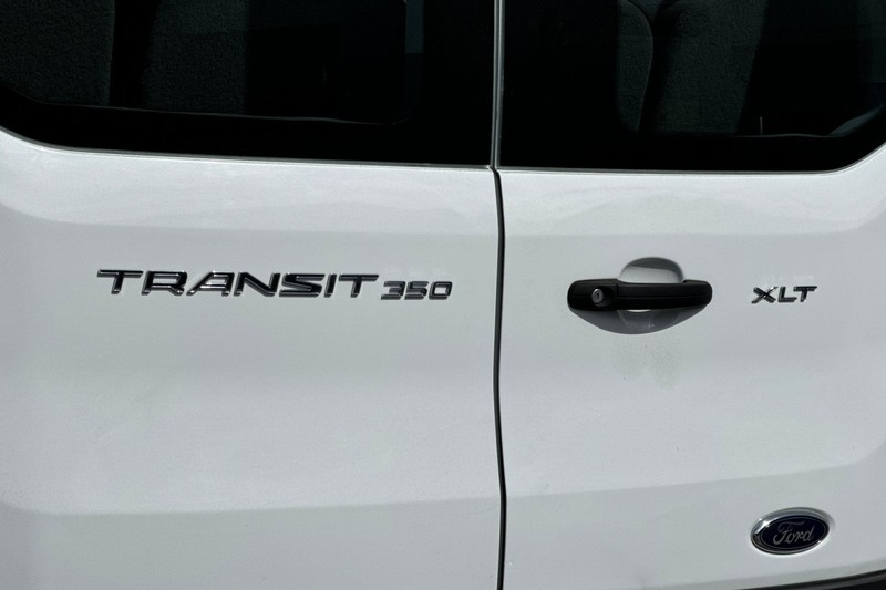 Ford Transit Passenger Wagon Vehicle Full-screen Gallery Image 25