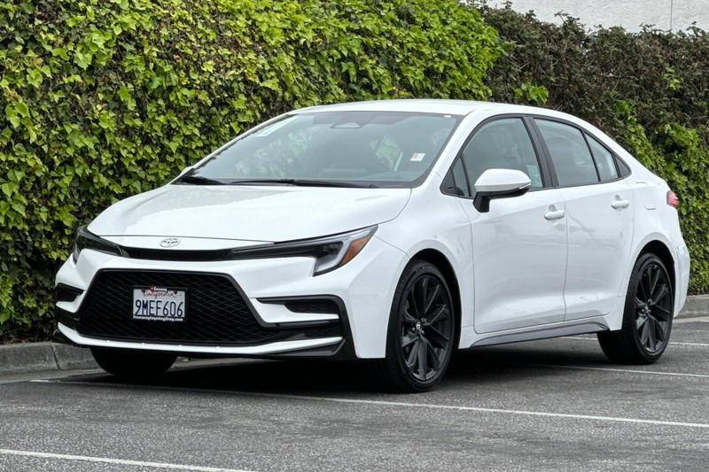 Toyota Corolla Vehicle Full-screen Gallery Image 09
