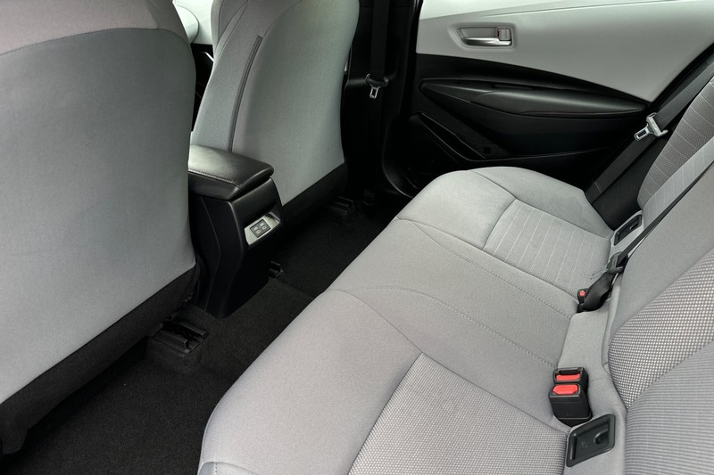 Toyota Corolla Vehicle Full-screen Gallery Image 13