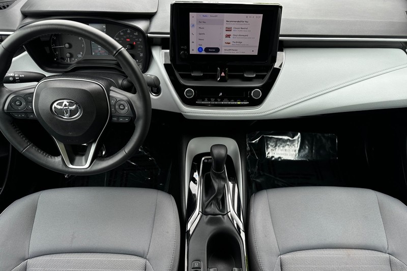 Toyota Corolla Vehicle Full-screen Gallery Image 14