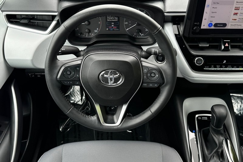 Toyota Corolla Vehicle Full-screen Gallery Image 15