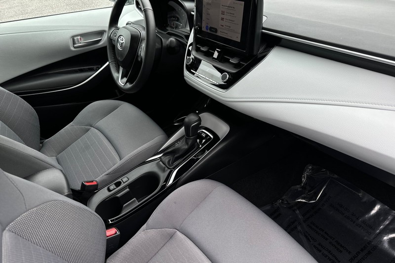 Toyota Corolla Vehicle Full-screen Gallery Image 16
