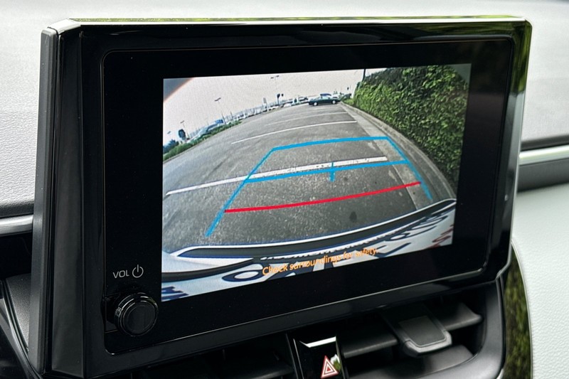 Toyota Corolla Vehicle Full-screen Gallery Image 18