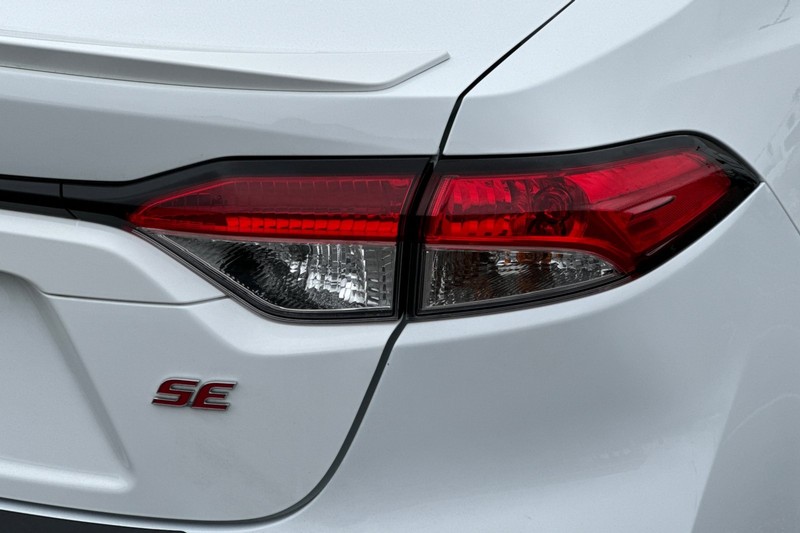 Toyota Corolla Vehicle Full-screen Gallery Image 25
