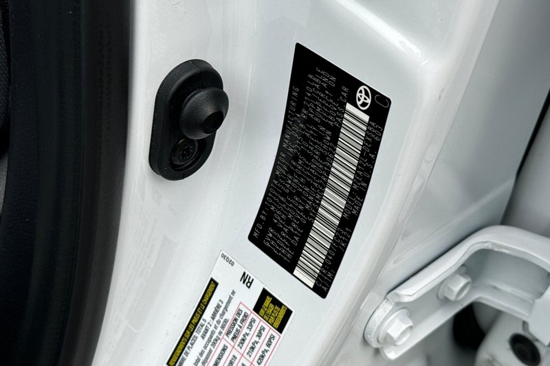 Toyota Corolla Vehicle Full-screen Gallery Image 27