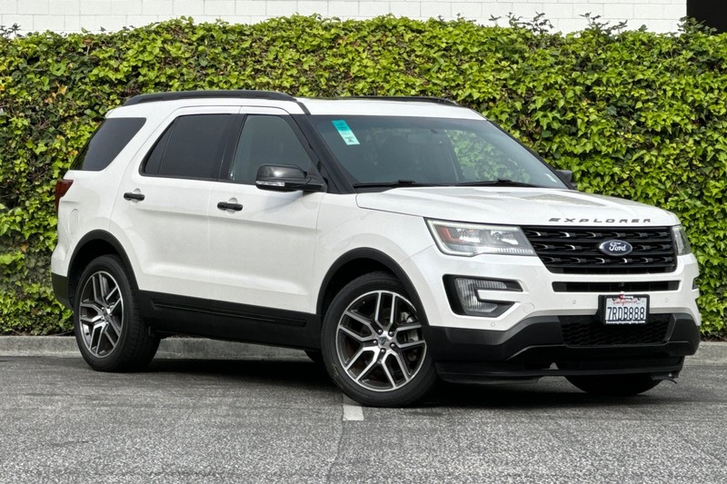 Ford Explorer Vehicle Full-screen Gallery Image 02