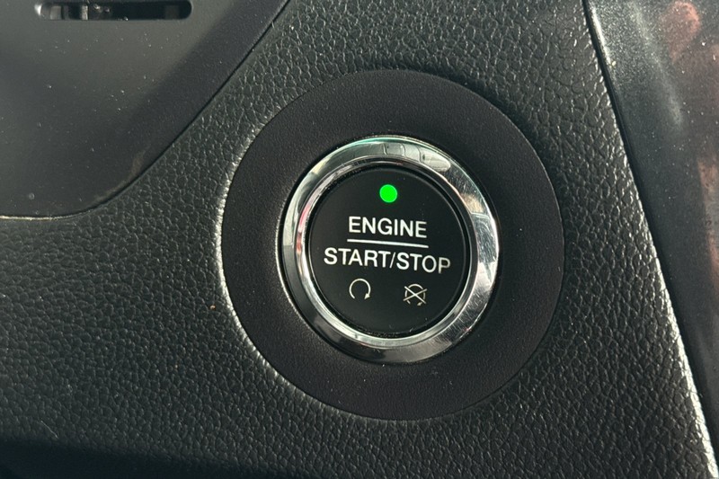 Ford Explorer Vehicle Full-screen Gallery Image 21