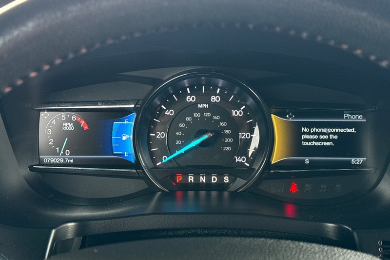 Ford Explorer Vehicle Full-screen Gallery Image 23