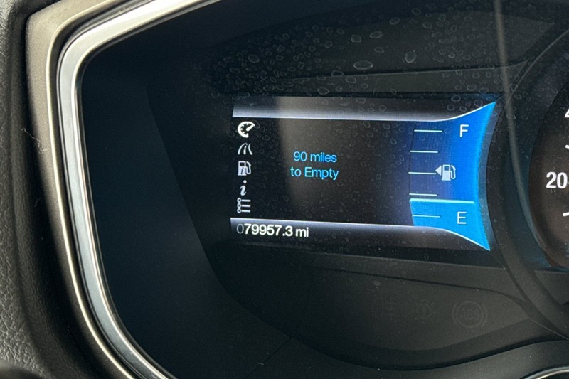 Ford Fusion Vehicle Full-screen Gallery Image 23