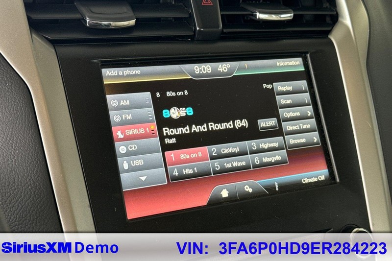 Ford Fusion Vehicle Full-screen Gallery Image 26