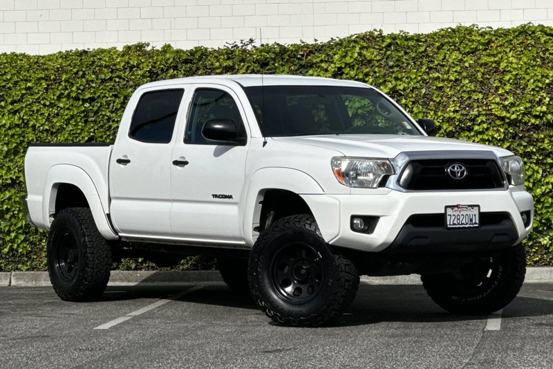 Toyota Tacoma Vehicle Full-screen Gallery Image 02