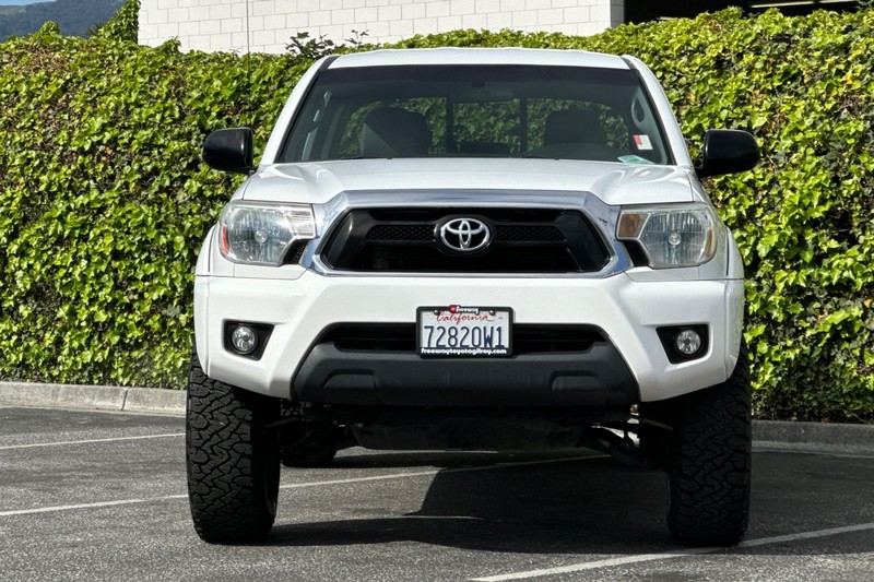 Toyota Tacoma Vehicle Full-screen Gallery Image 10