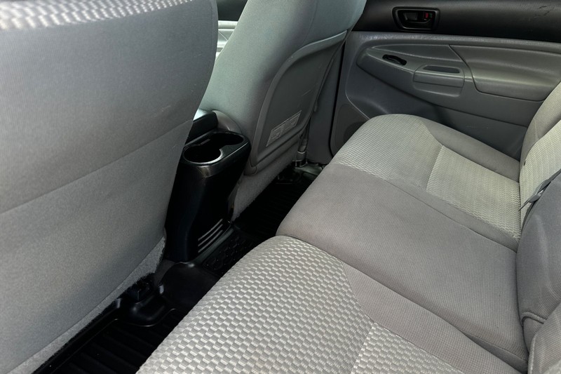 Toyota Tacoma Vehicle Full-screen Gallery Image 13
