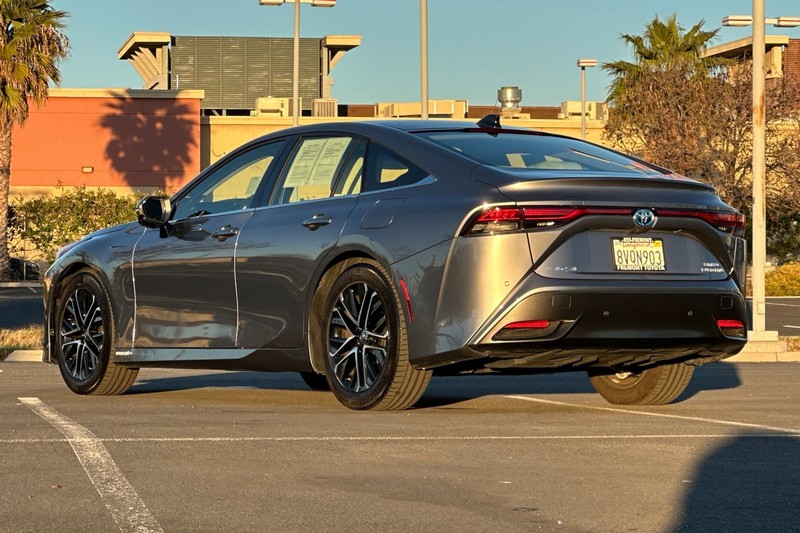 Toyota Mirai Vehicle Full-screen Gallery Image 06
