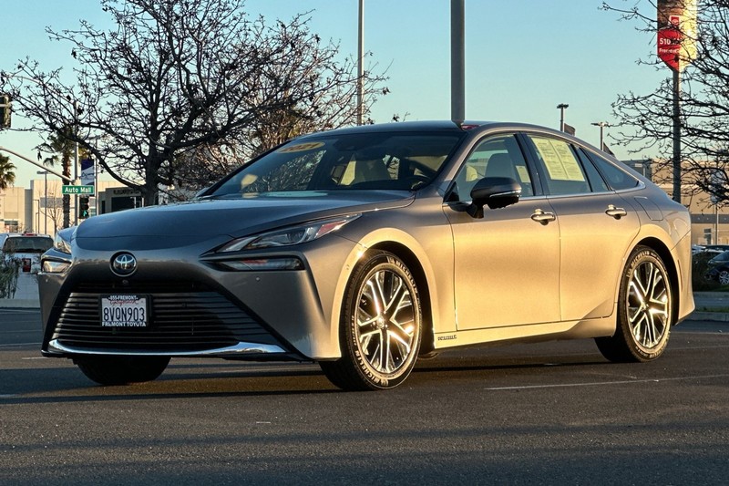 Toyota Mirai Vehicle Full-screen Gallery Image 08