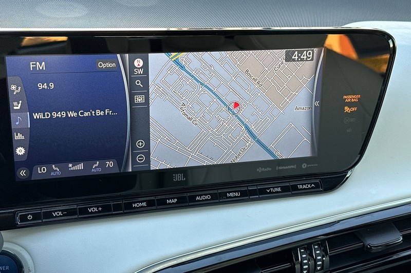 Toyota Mirai Vehicle Full-screen Gallery Image 18