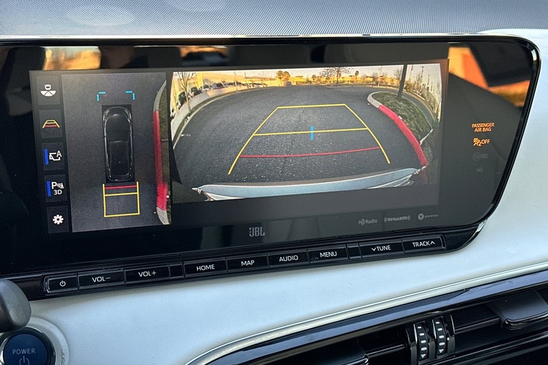 Toyota Mirai Vehicle Full-screen Gallery Image 19
