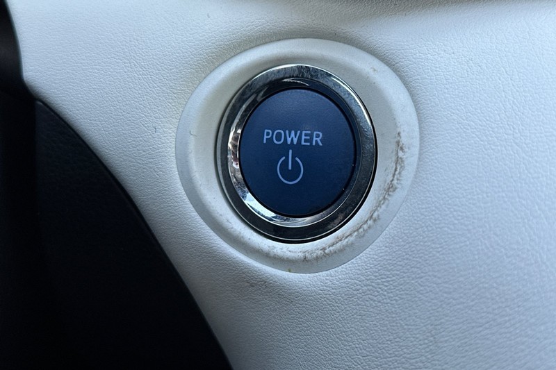 Toyota Mirai Vehicle Full-screen Gallery Image 22