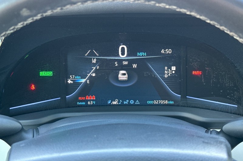 Toyota Mirai Vehicle Full-screen Gallery Image 24