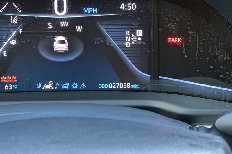 Toyota Mirai Vehicle Full-screen Gallery Image 25