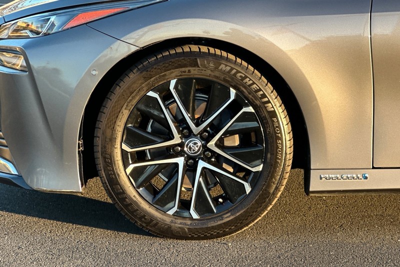 Toyota Mirai Vehicle Full-screen Gallery Image 26