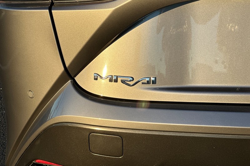 Toyota Mirai Vehicle Full-screen Gallery Image 27
