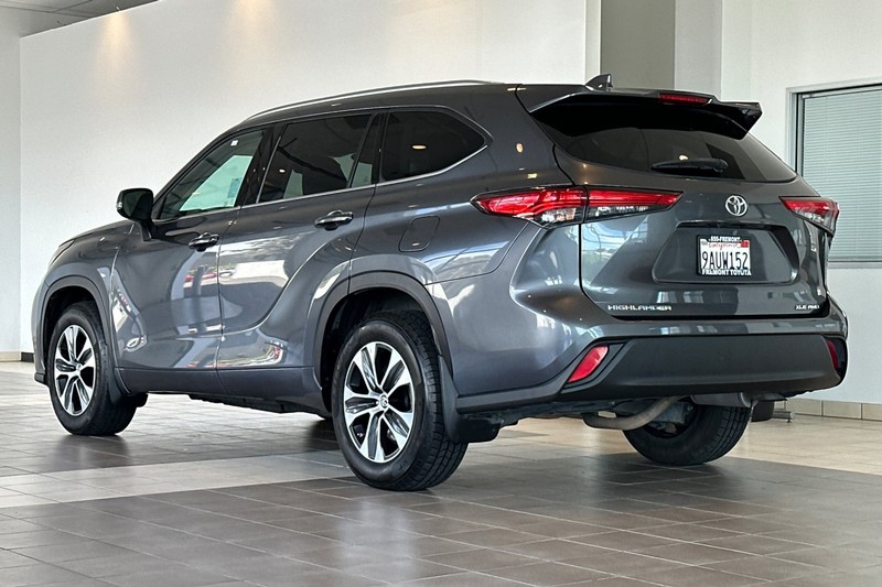 Toyota Highlander Vehicle Full-screen Gallery Image 06