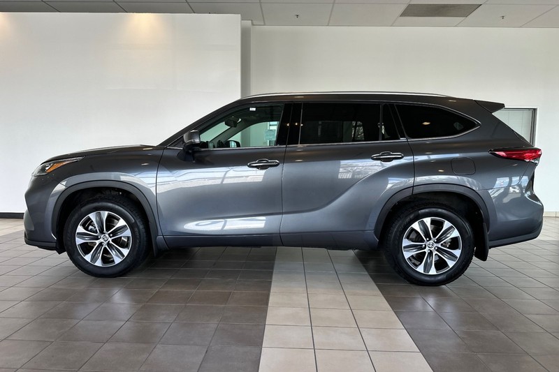 Toyota Highlander Vehicle Full-screen Gallery Image 07