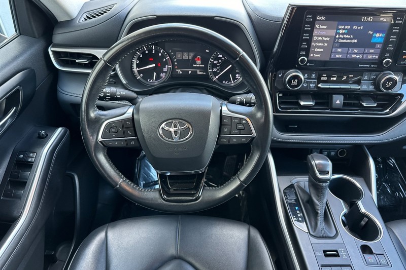 Toyota Highlander Vehicle Full-screen Gallery Image 14